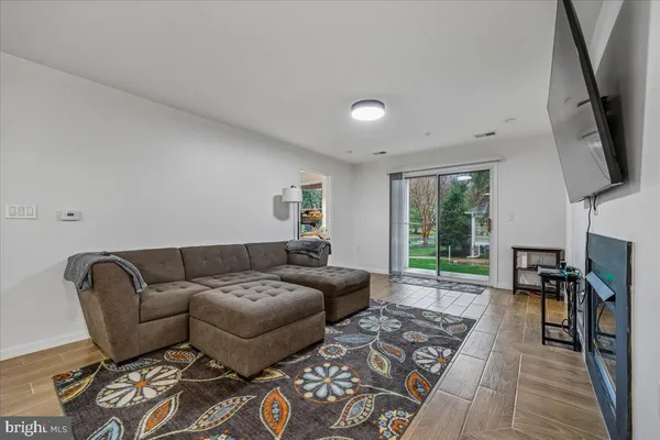 $3,100 | 10010 Vanderbilt Circle, Unit 39, Rockville, MD 20850