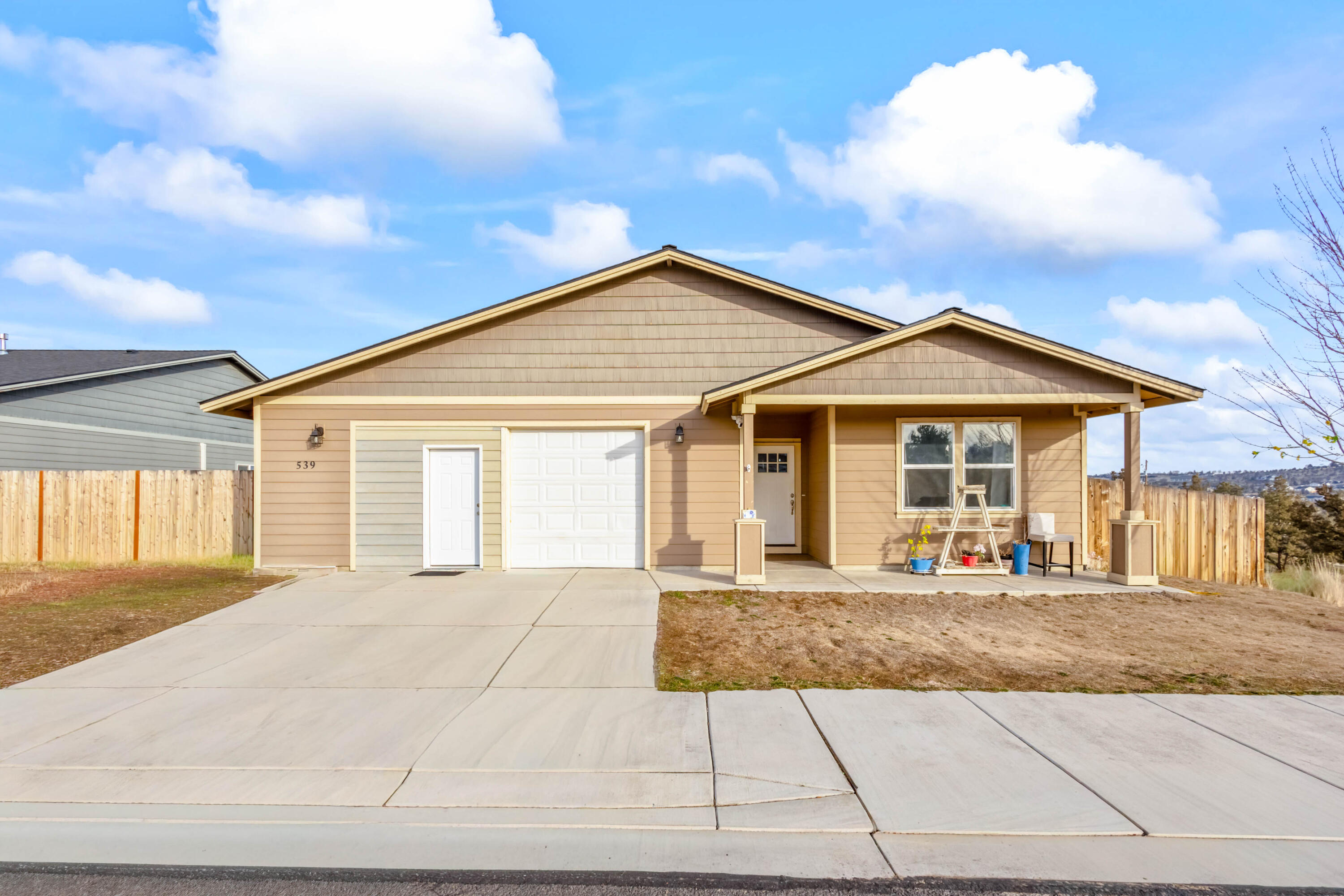 539 Leisek Way Madras, OR 97741 - Photo 2 of 35 a front view of a house with a garage