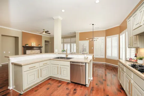 $699,000 | 26 Dove Trace Circle, The Woodlands, TX 77382