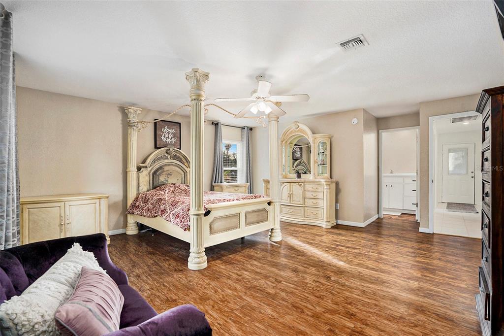 7309 Quail Meadow Road Plant City, FL 33565 - Photo 13 of 24 a living room with furniture and kitchen view