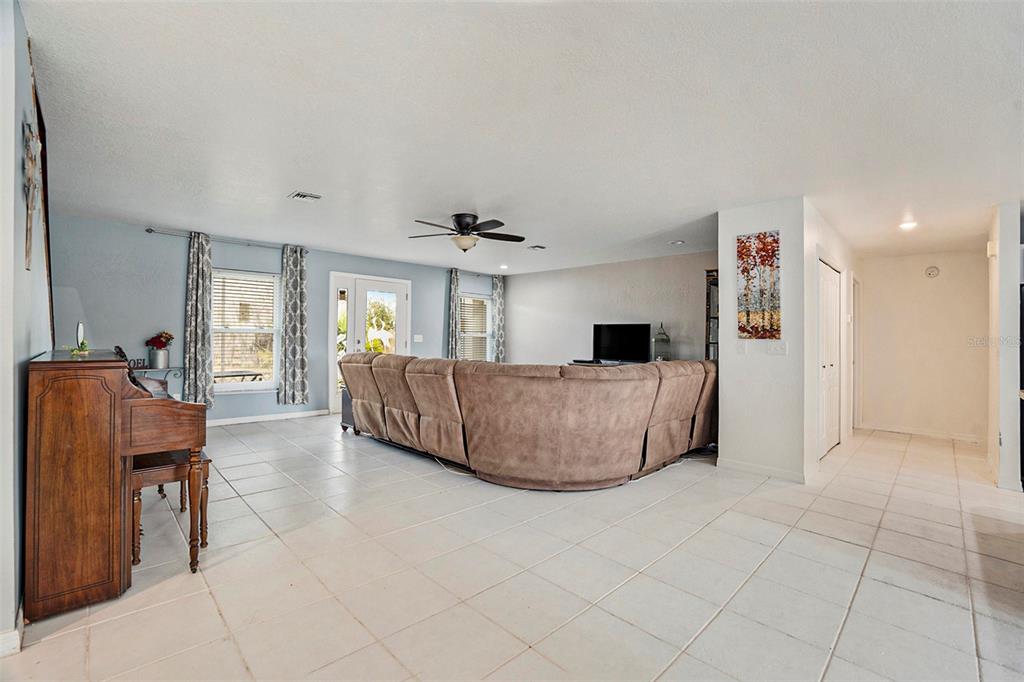 7309 Quail Meadow Road Plant City, FL 33565 - Photo 10 of 24 a living room with furniture and a flat screen tv