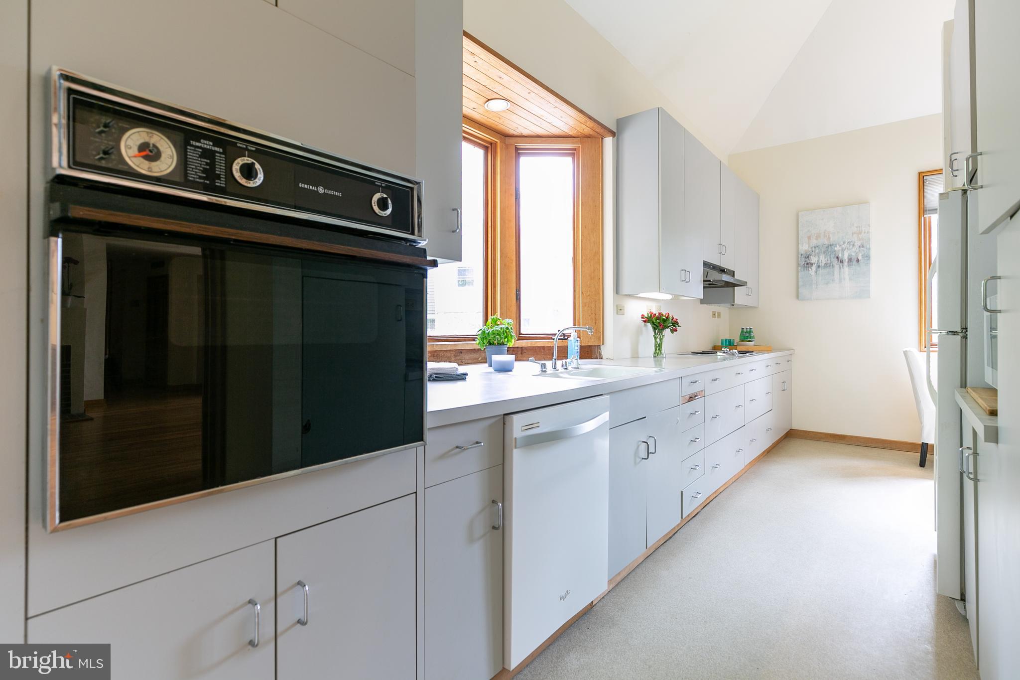 1432 Ravine Way Arnold, MD 21012 - Photo 11 of 50 Bright kitchen.