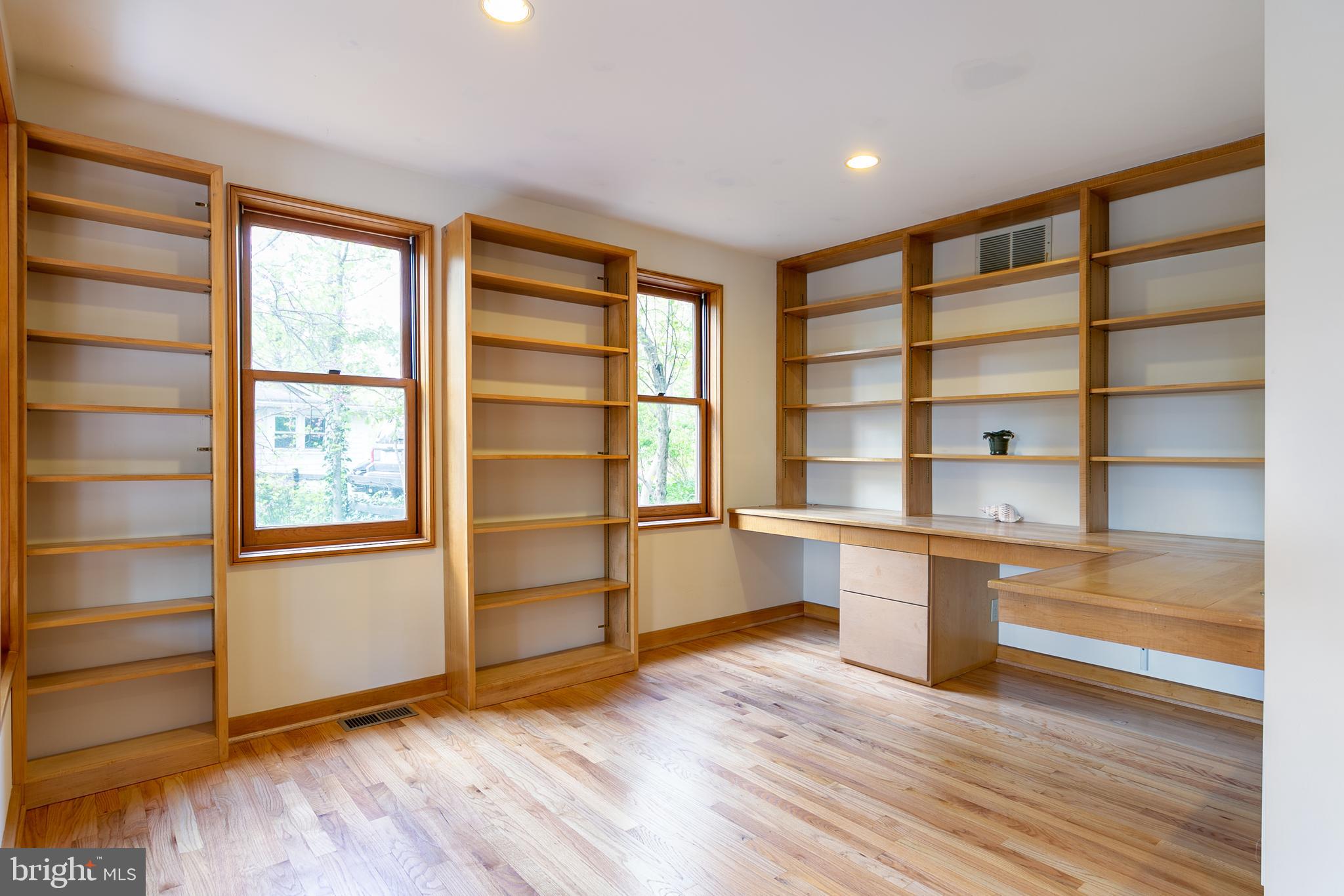 1432 Ravine Way Arnold, MD 21012 - Photo 18 of 50 Large office with built in desk and shelves.