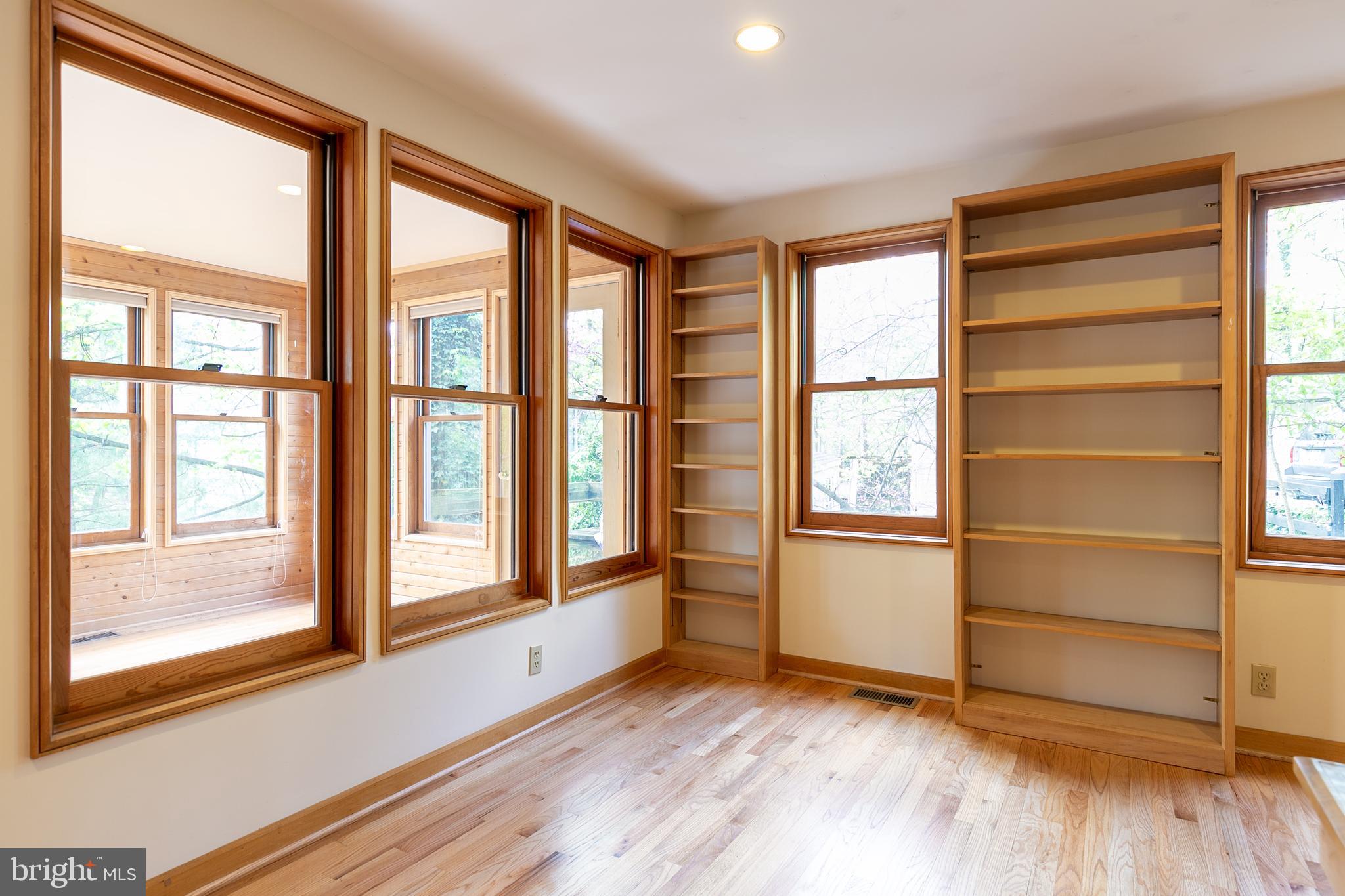 1432 Ravine Way Arnold, MD 21012 - Photo 19 of 50 Office w/windows to the sunroom.