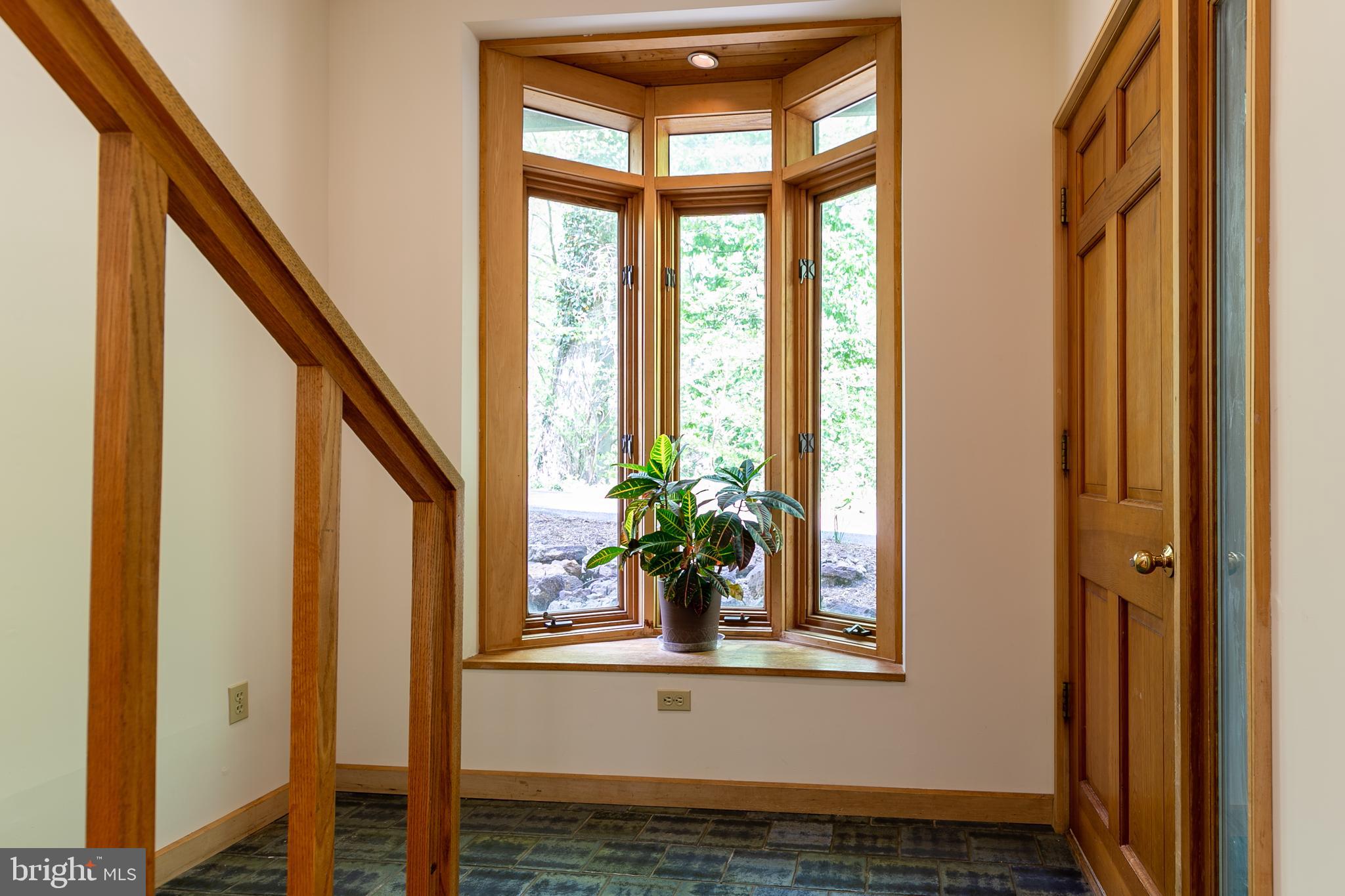1432 Ravine Way Arnold, MD 21012 - Photo 5 of 50 Foyer with bay window.