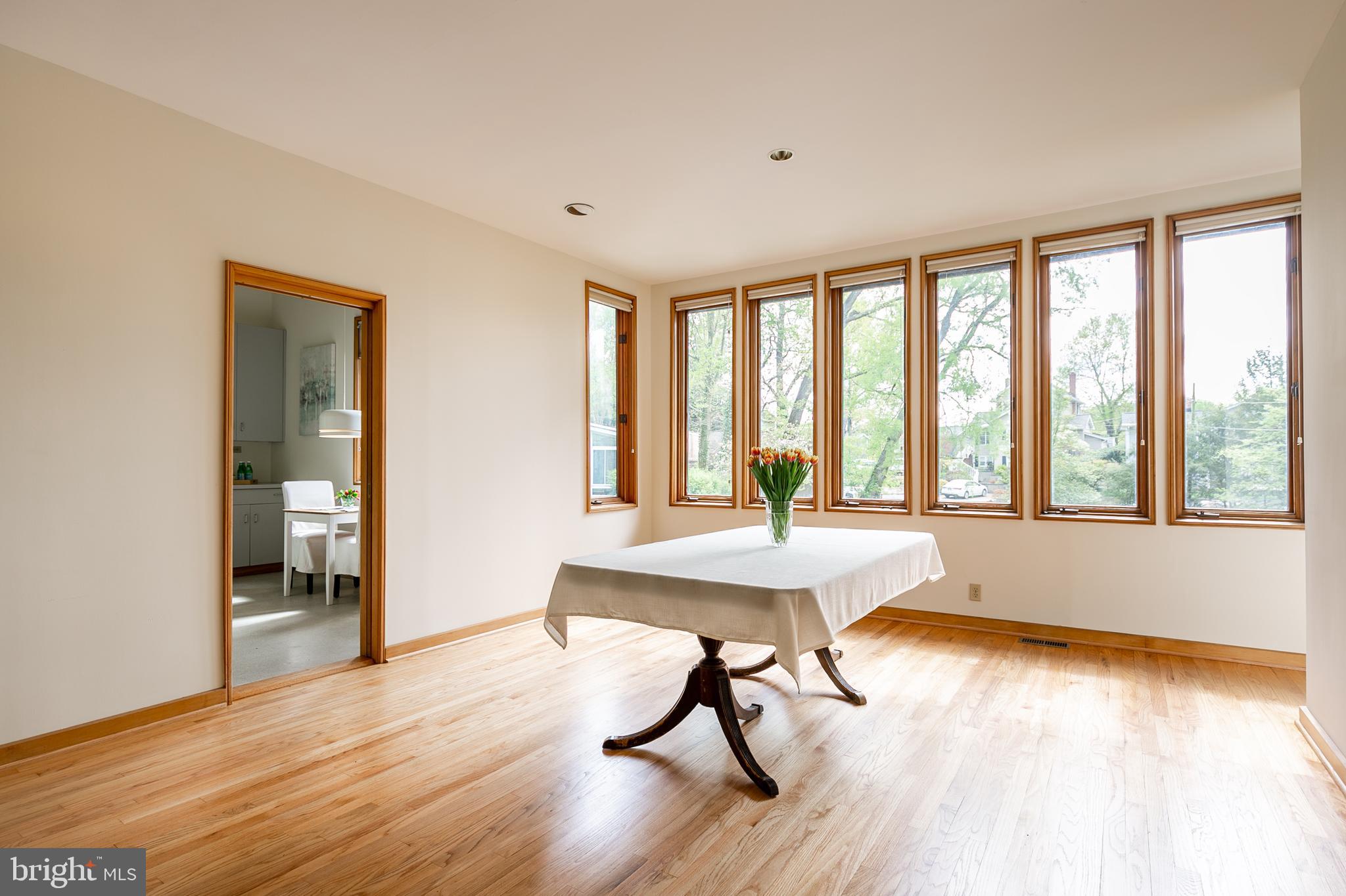 1432 Ravine Way Arnold, MD 21012 - Photo 10 of 50 Dining area w/abundant natural light.