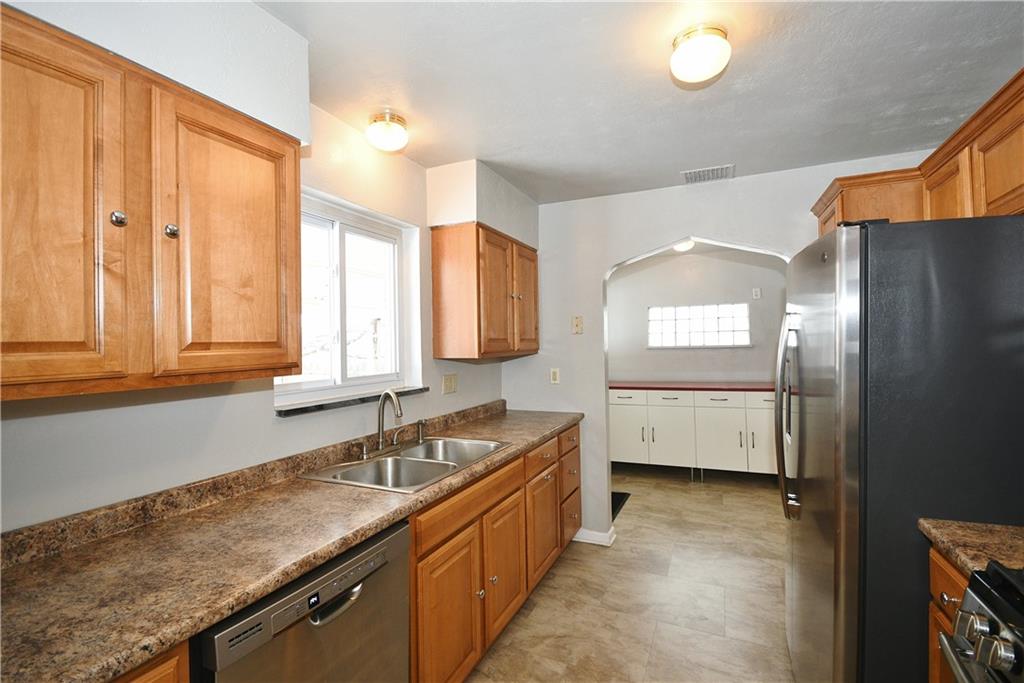 1707 Elderslee Road Baldwin, PA 15227 - Photo 5 of 19 Gallery Image 5