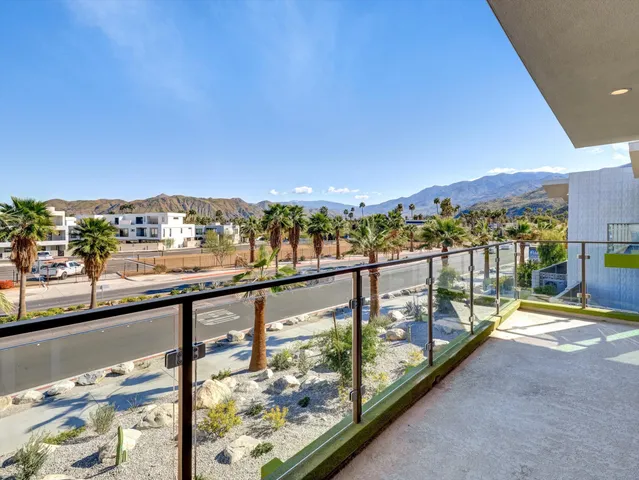 $925,900 | 766 Obsidian Loop East, Unit 64, Palm Springs, CA 92264