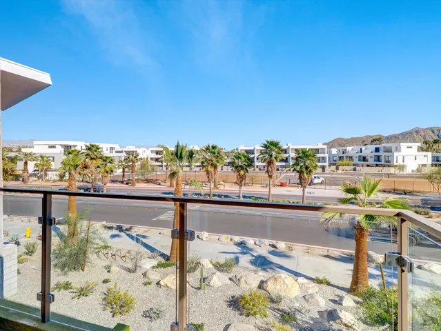 $925,900 | 766 Obsidian Loop East, Unit 64, Palm Springs, CA 92264
