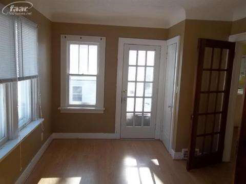 3228 North Genesee Road Flint, MI 48506 - Photo 5 of 8 20125448-4.JPG