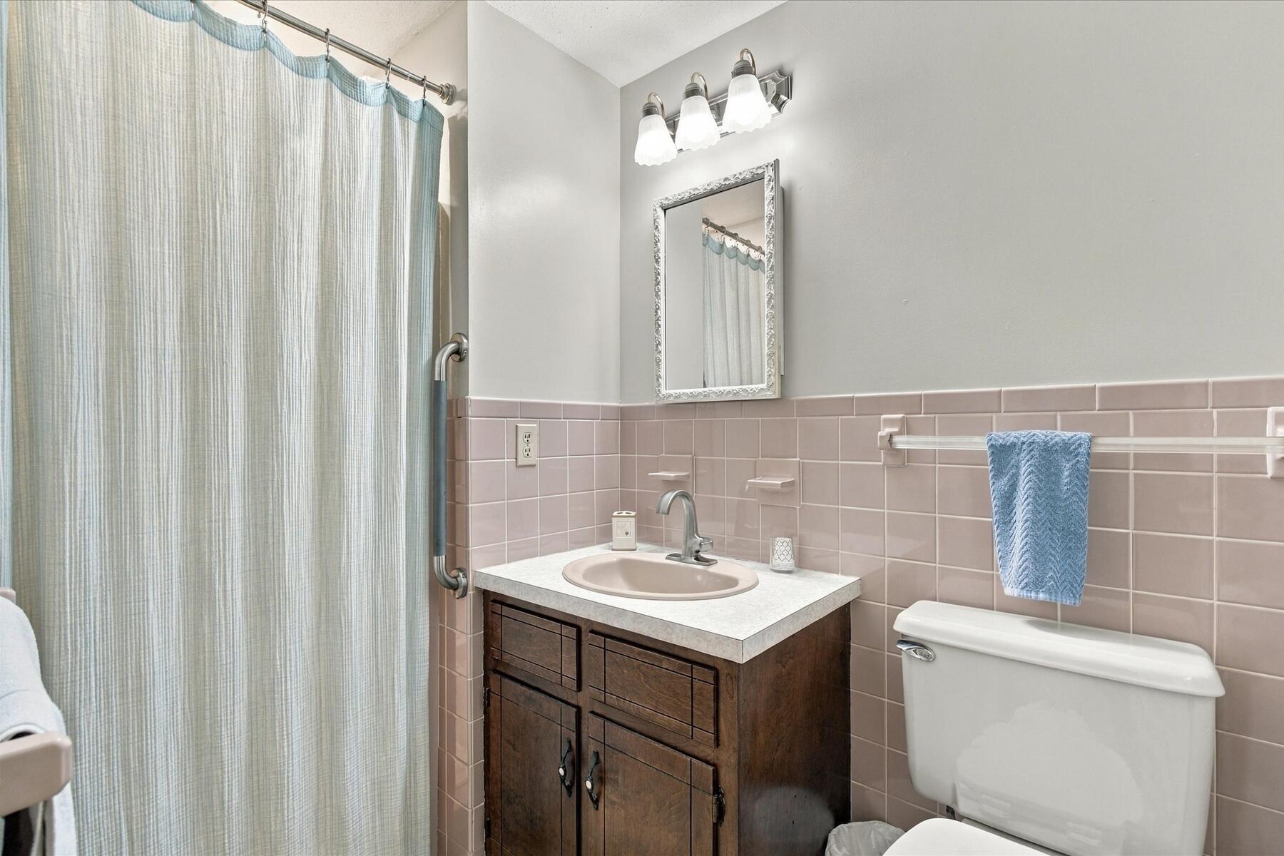402 Prince Hinckley Road Centerville, MA 02632 - Photo 22 of 30 Primary Bath