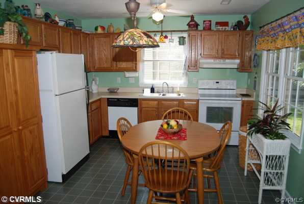 3118 Gregwood Road Midlothian, VA 23112 - Photo 4 of 7 Kitchen