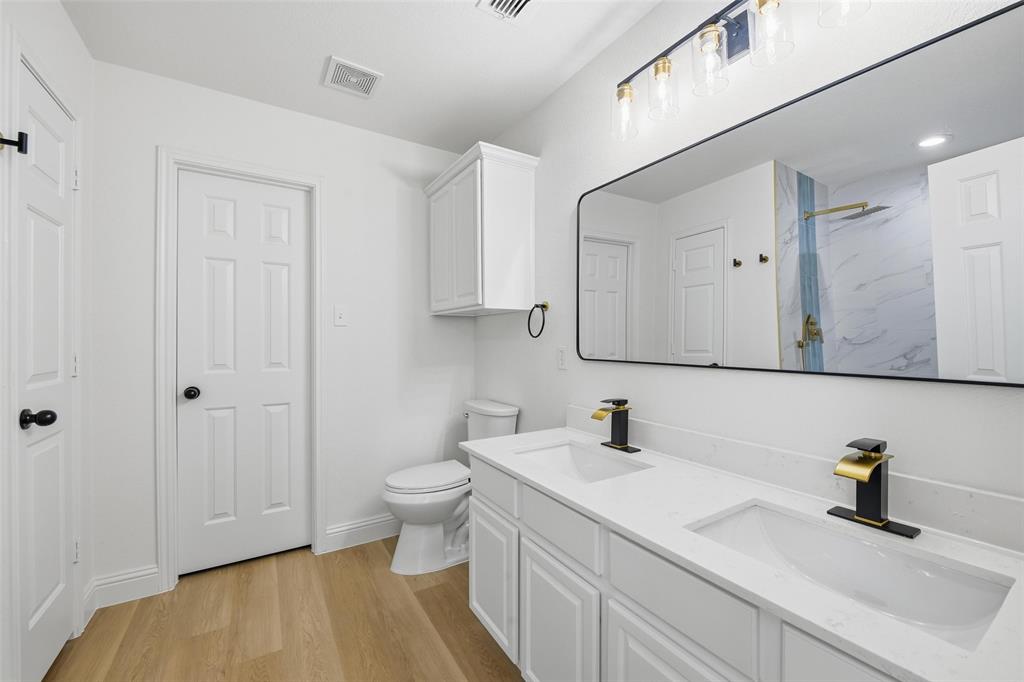 13841 Sonterra Ranch Road Fort Worth, TX 76262 - Photo 16 of 30 Downstairs Primary Bath