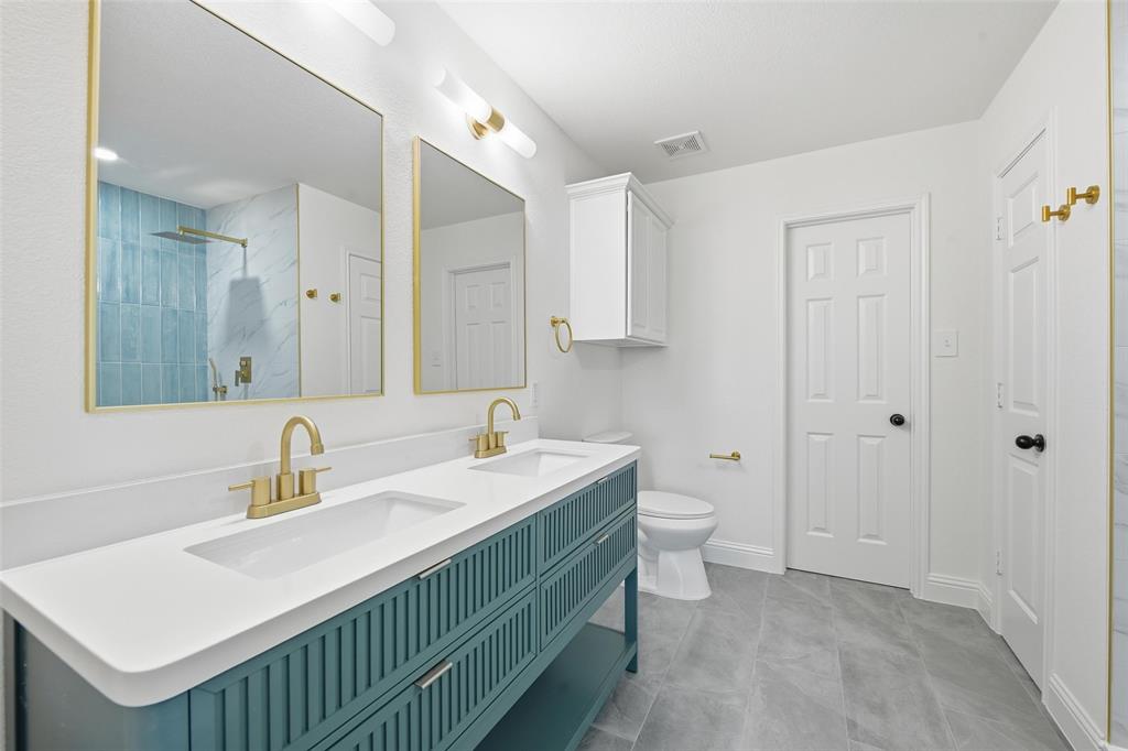 13841 Sonterra Ranch Road Fort Worth, TX 76262 - Photo 21 of 30 Upstairs 2nd Primary Ensuite Bath