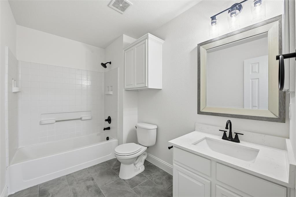 13841 Sonterra Ranch Road Fort Worth, TX 76262 - Photo 25 of 30 Upstairs full bath