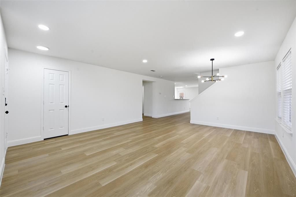 13841 Sonterra Ranch Road Fort Worth, TX 76262 - Photo 5 of 30 Thoughtful Sitting Area Near Dining