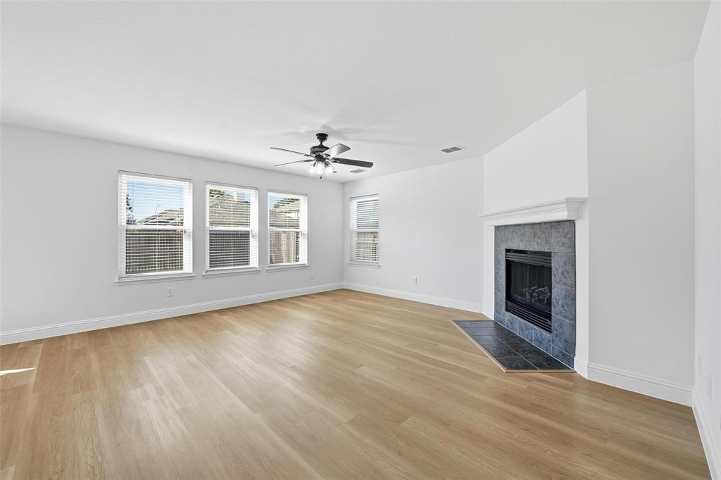 13841 Sonterra Ranch Road Fort Worth, TX 76262 - Photo 7 of 30 Bright Living Room