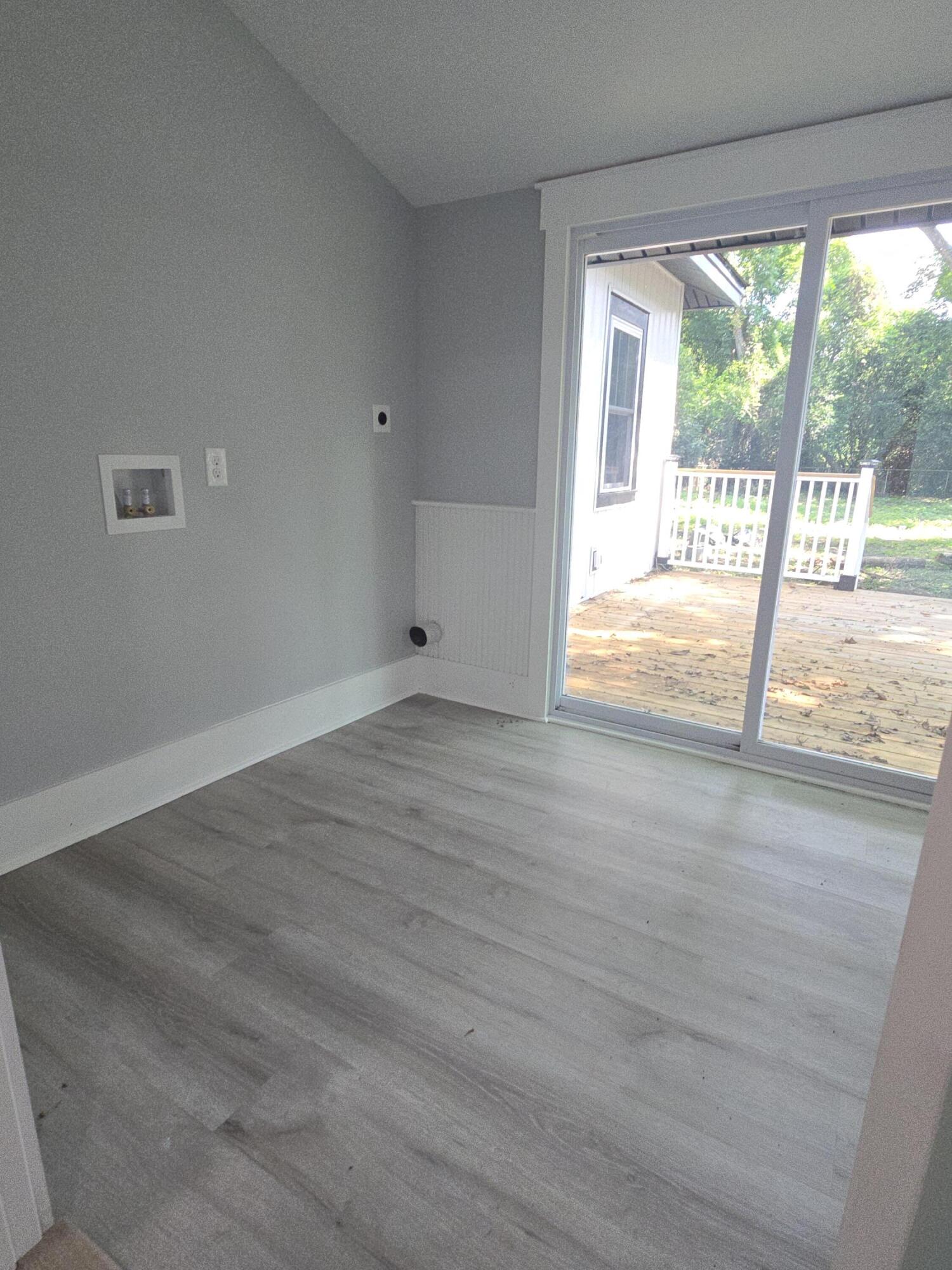 203 East George Street St. George, SC 29477 - Photo 22 of 27 laundryroom