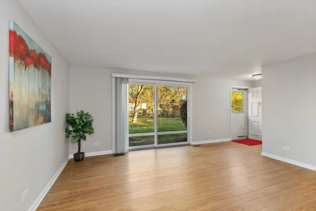 $2,000 | 1303 Yarmouth Court, Unit 1303, Schaumburg, IL 60193