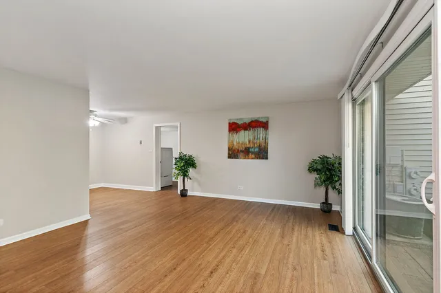 $2,000 | 1303 Yarmouth Court, Unit 1303, Schaumburg, IL 60193