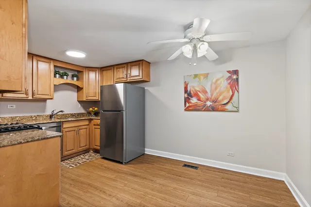 $2,000 | 1303 Yarmouth Court, Unit 1303, Schaumburg, IL 60193