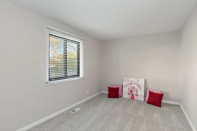 $2,000 | 1303 Yarmouth Court, Unit 1303, Schaumburg, IL 60193