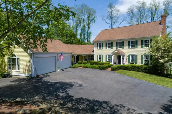 $1,285,000 | 17 Lookout Hill, Essex, CT 06426