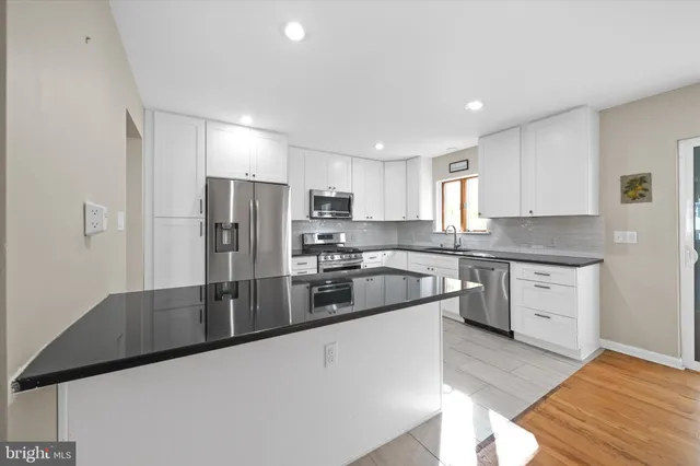 $450,000 | 32 Sturbridge Drive, Wilmington, DE 19810