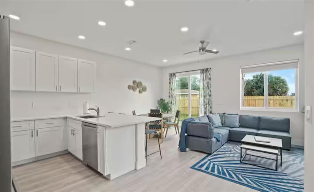 1547 West 26th Court, Unit 2 Riviera Beach, FL 33404 - Photo 5 of 18 downstairs