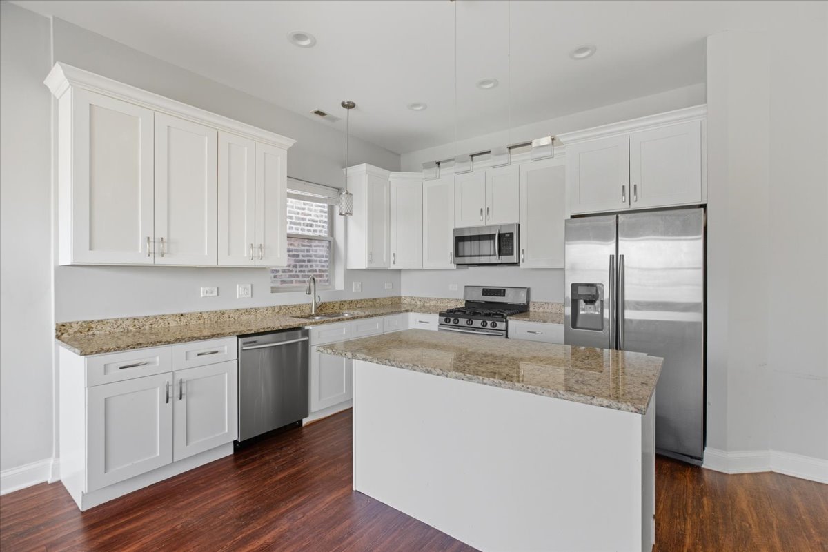 2253 West 19th Street, Unit 3 Chicago, IL 60608 - Photo 5 of 12