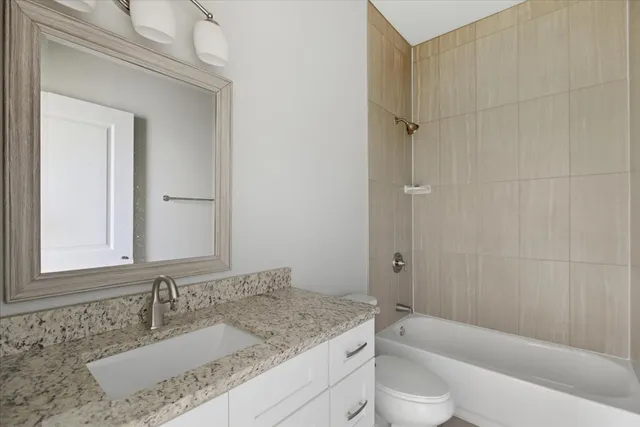 $2,400 | 2253 West 19th Street, Unit 3, Chicago, IL 60608