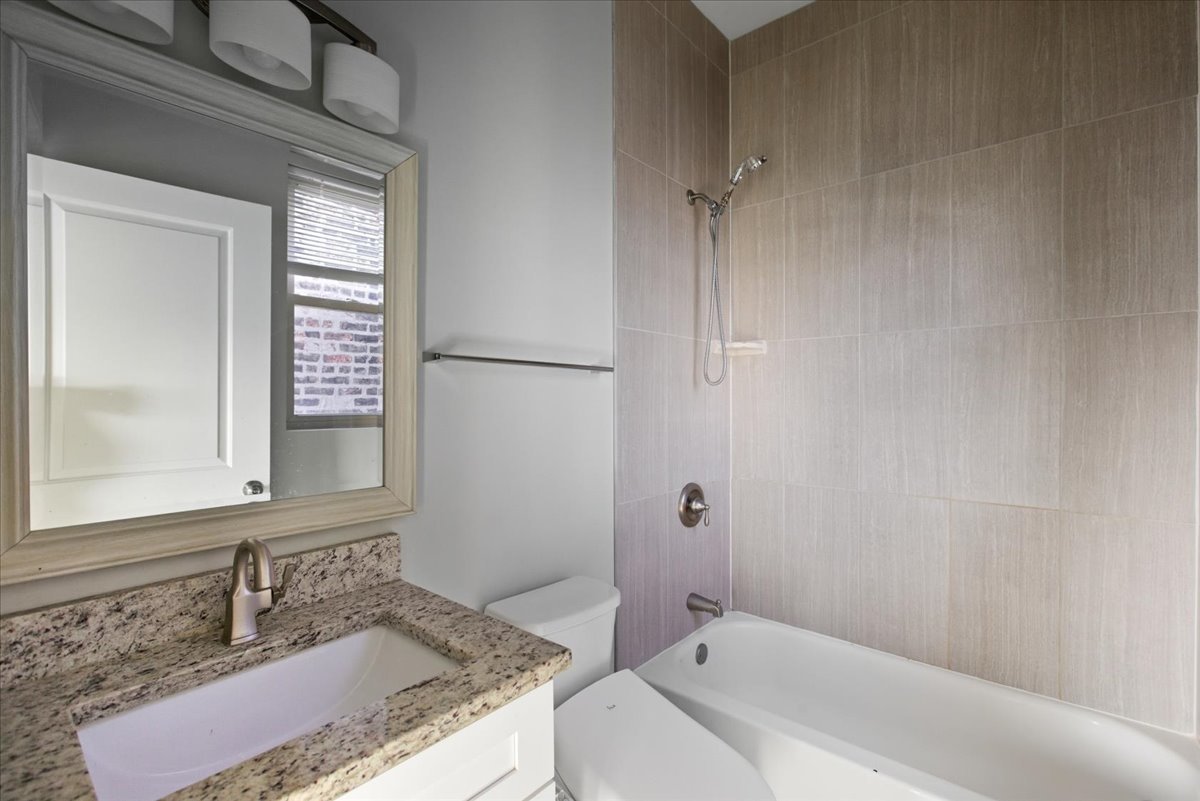 2253 West 19th Street, Unit 3 Chicago, IL 60608 - Photo 9 of 12