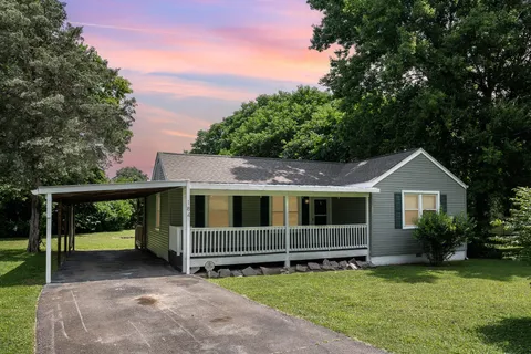 a view of house with a yard