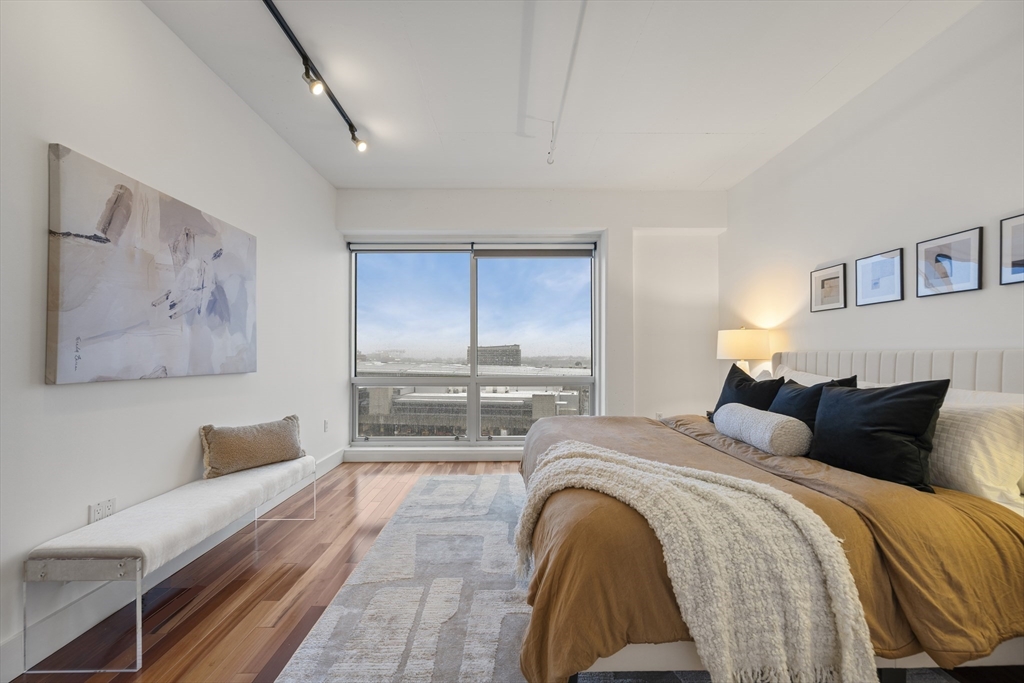 25 Channel Center Street, Unit PH2201 Boston, MA 02210 - Photo 8 of 16 Gallery Image 8