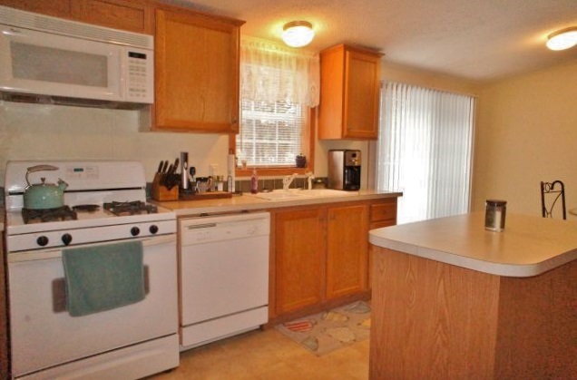796 West River Road Traverse City, MI 49696 - Photo 13 of 32 1828857-12.JPG
