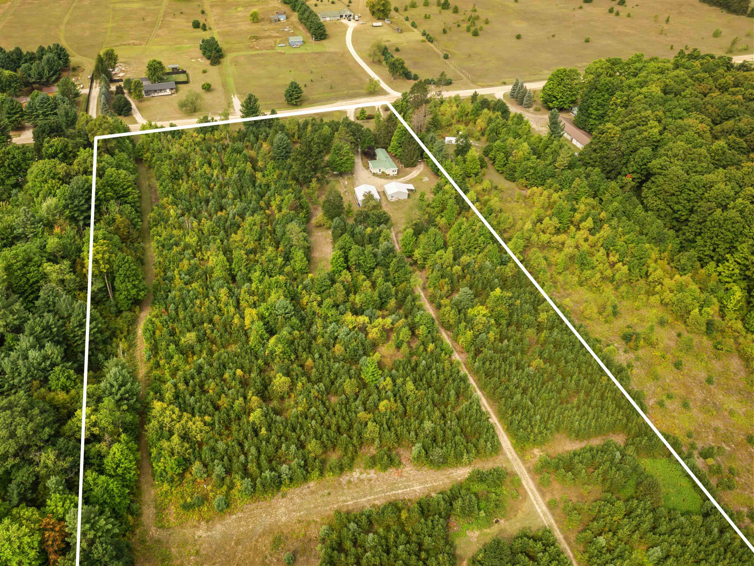 1473 North Lamb Road Interlochen, MI 49643 - Photo 7 of 32 Gallery Image 7