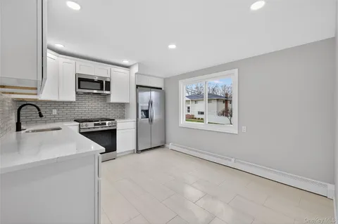 $699,000 | 15 Lindsay Street, Huntington, NY 11743