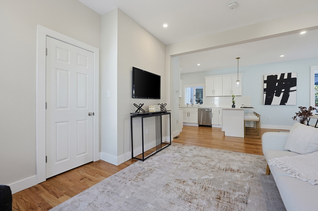 26 Pleasant Street Beverly, MA 01915 - Photo 7 of 26