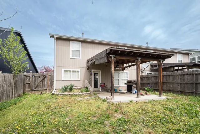 $269,950 | 1950 Jackson Drive, Tonganoxie, KS 66086