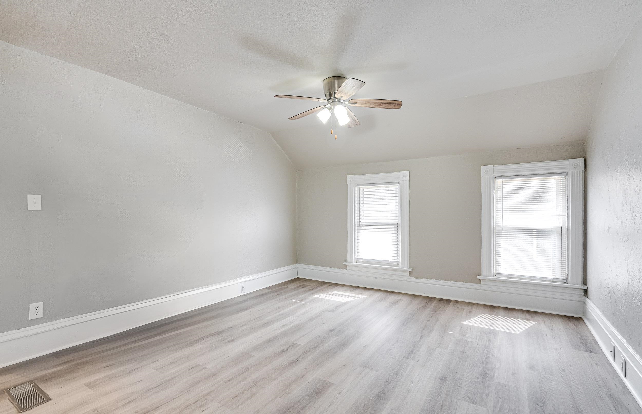 907 Jackson Street Oshkosh, WI 54901 - Photo 4 of 14