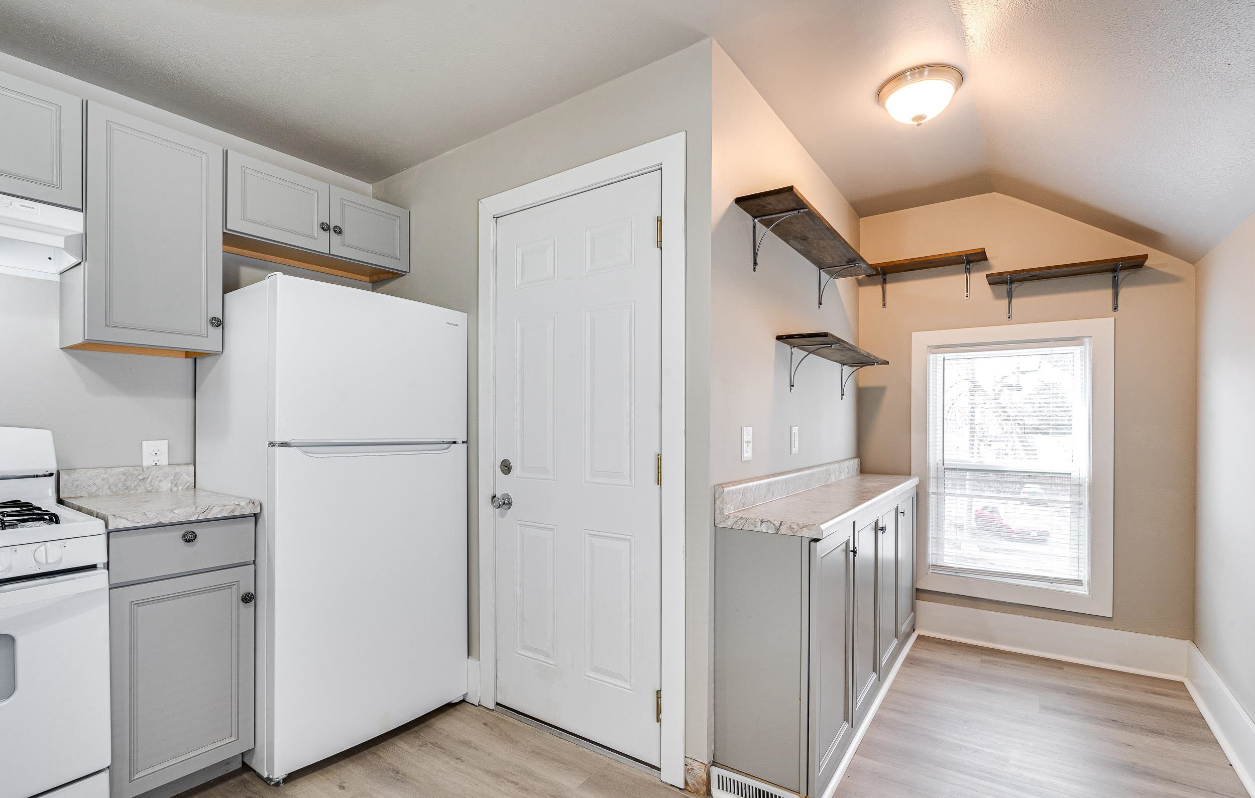 907 Jackson Street Oshkosh, WI 54901 - Photo 6 of 14