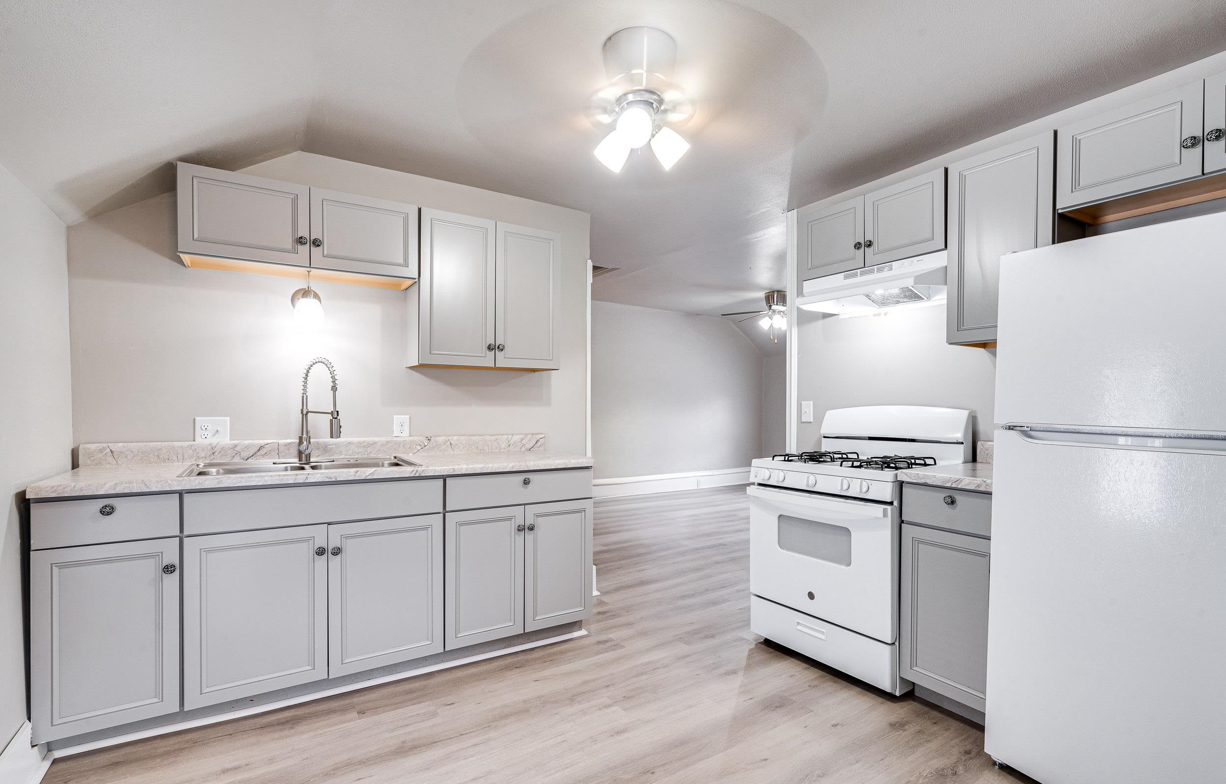 907 Jackson Street Oshkosh, WI 54901 - Photo 7 of 14