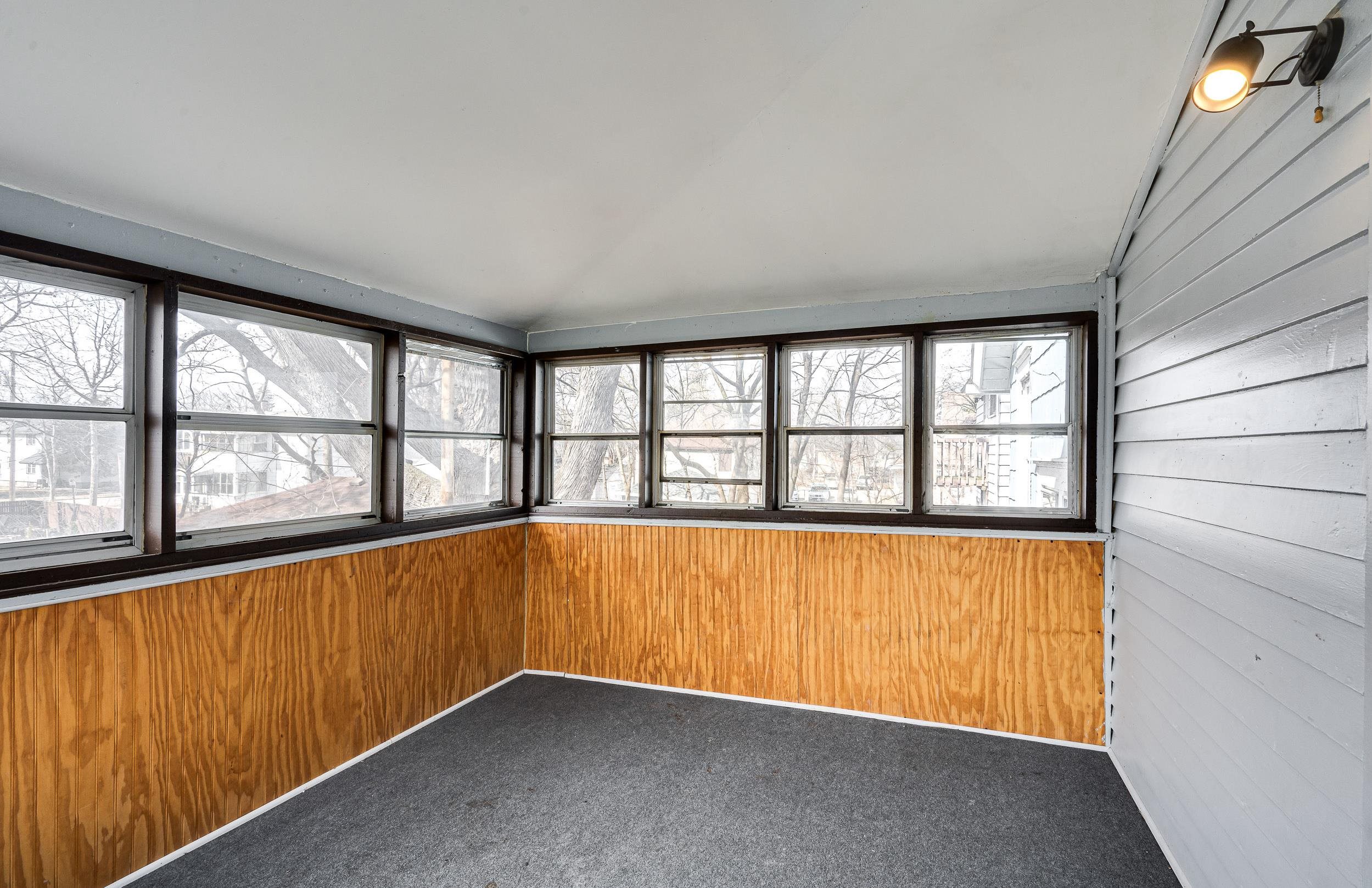 907 Jackson Street Oshkosh, WI 54901 - Photo 9 of 14