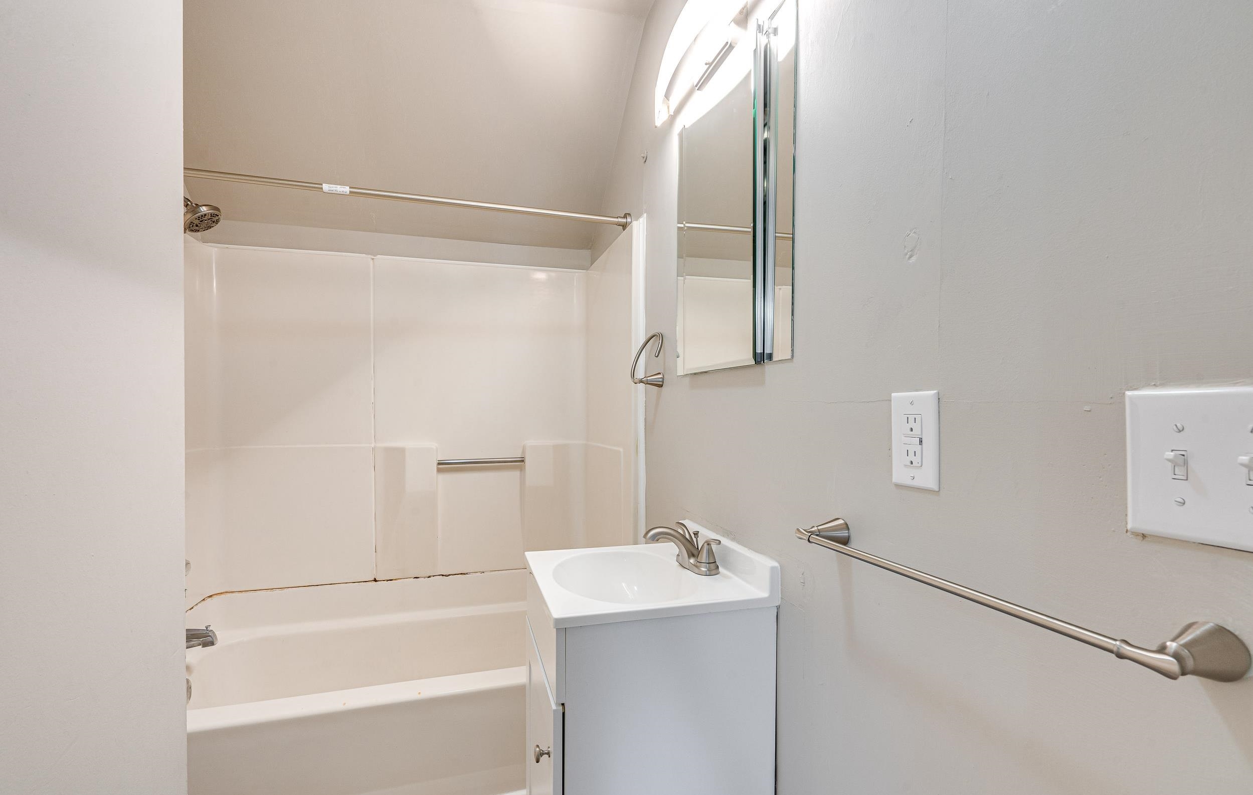 907 Jackson Street Oshkosh, WI 54901 - Photo 10 of 14