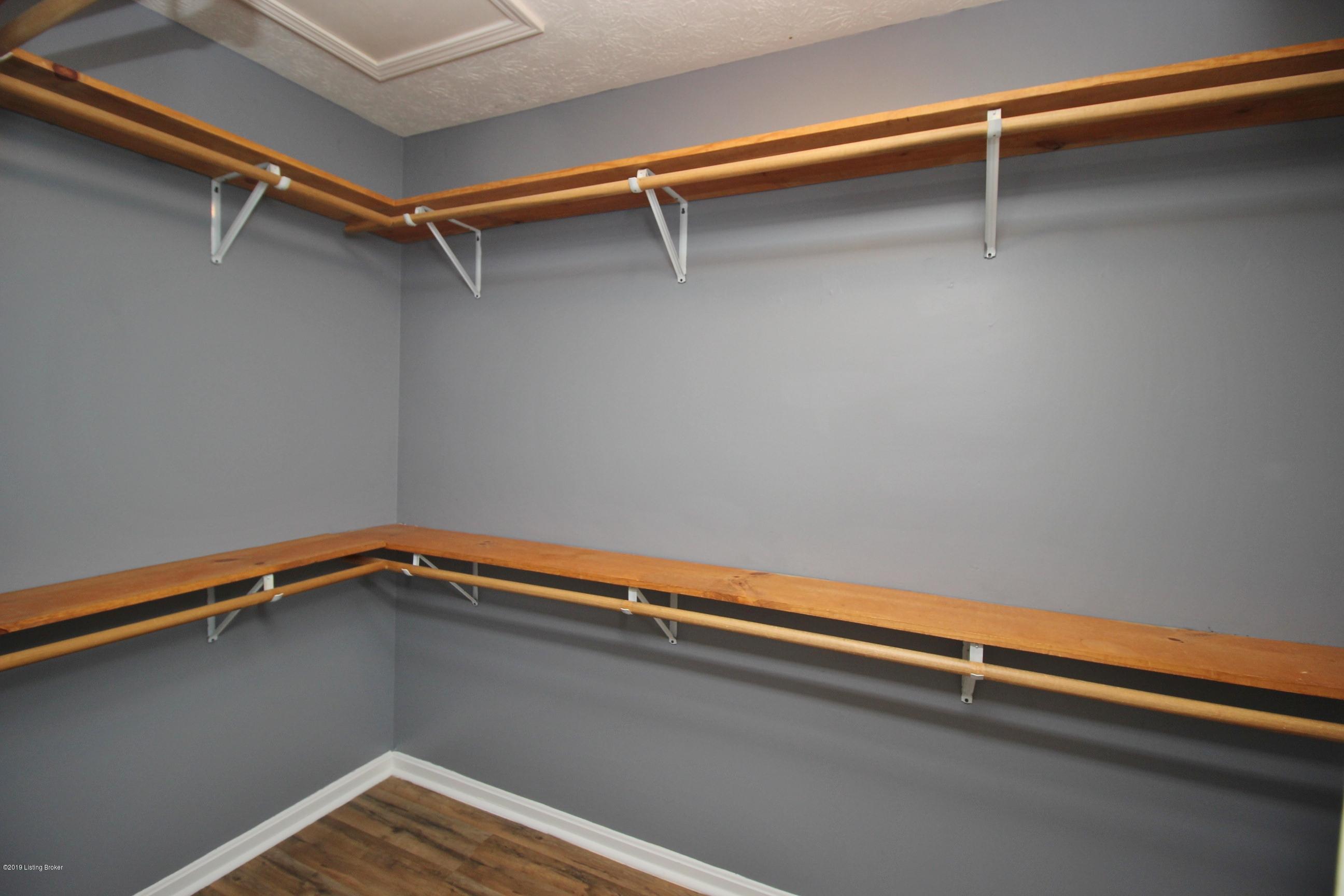8310 Adams Run Road Louisville, KY 40228 - Photo 19 of 28 Mbathcloset