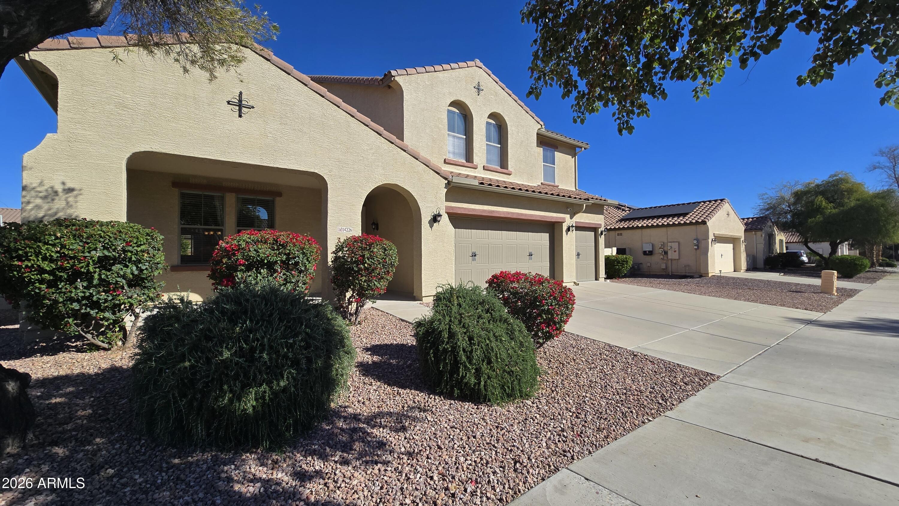 14226 West Wethersfield Road Surprise, AZ 85379 - Photo 4 of 57 20260209_105343