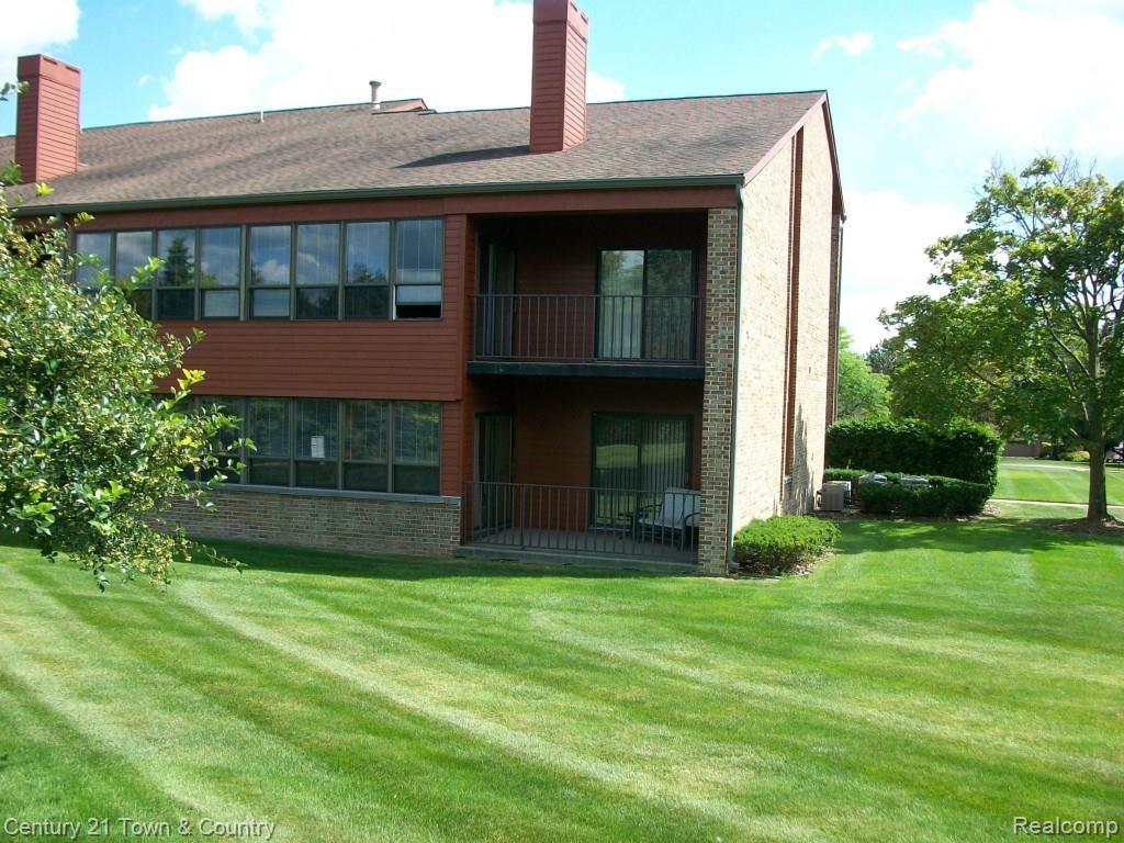 969 GreenView Court, Unit 38 Rochester, MI 48307 - Photo 3 of 37 3-100_1717.jpg