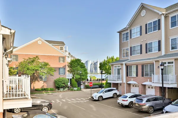 $4,850 | 375 Kingston Court, Unit 375, West New York, NJ 07093