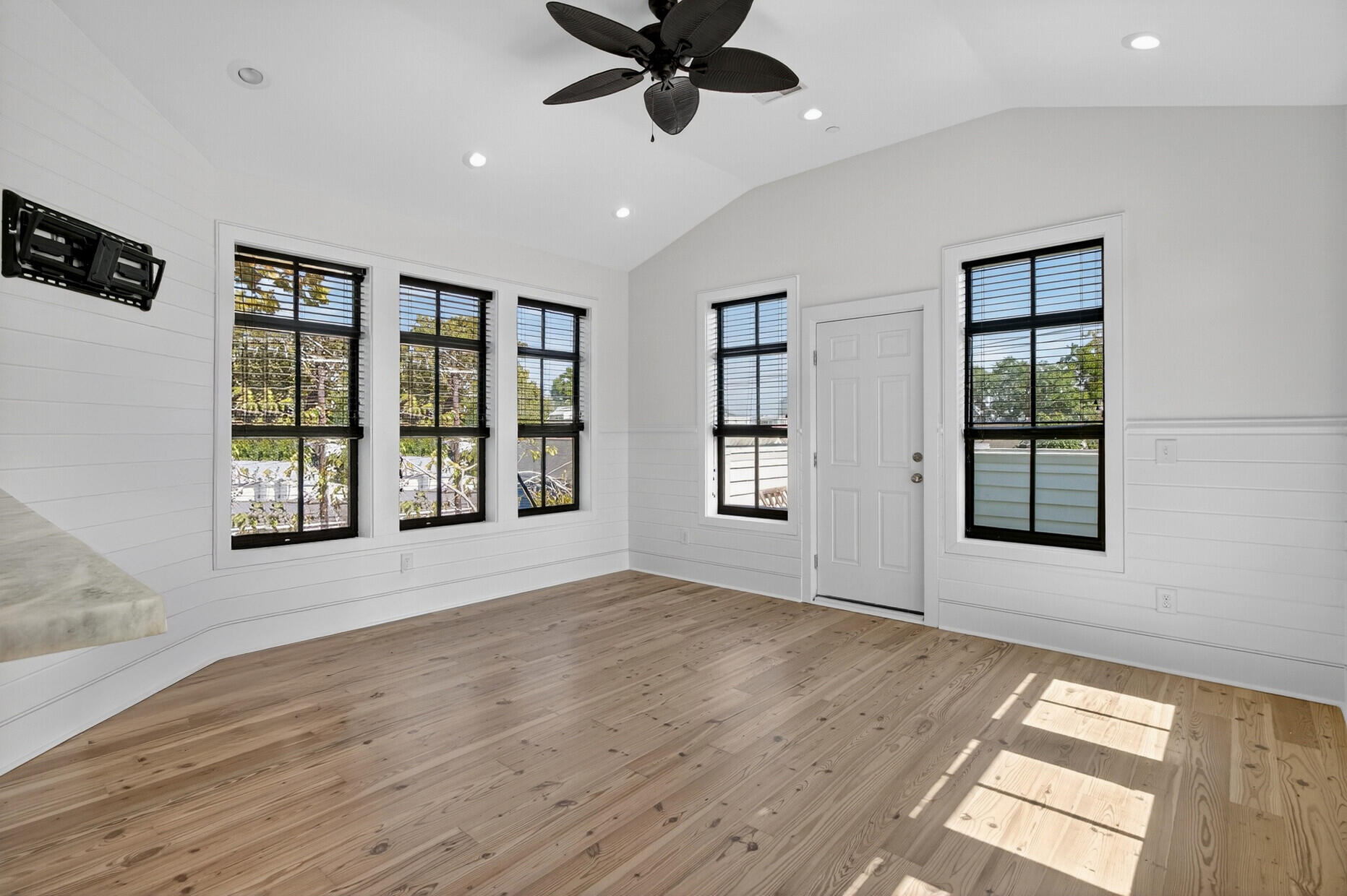 24 Line Street Charleston, SC 29403 - Photo 35 of 62 03
