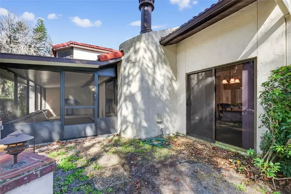 $282,000 | 301 Clusterwood Drive, Yalaha, FL 34797